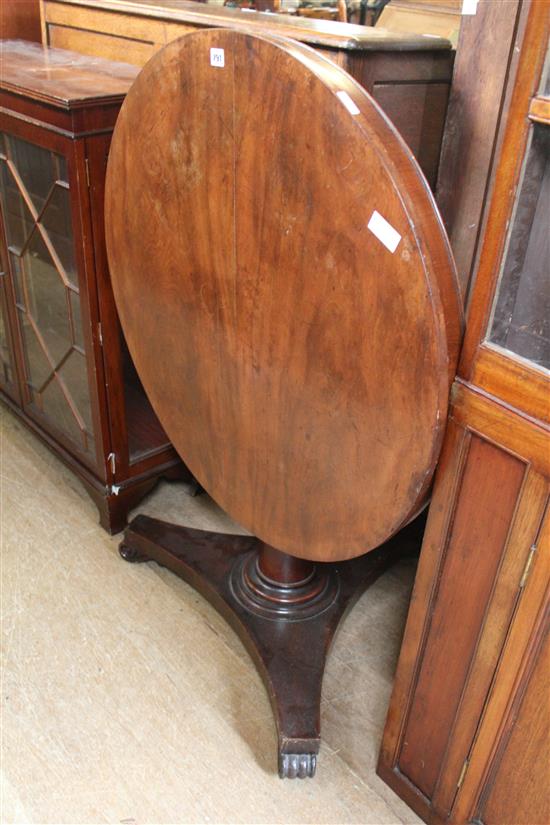 Victorian circular mahogany tilt top table